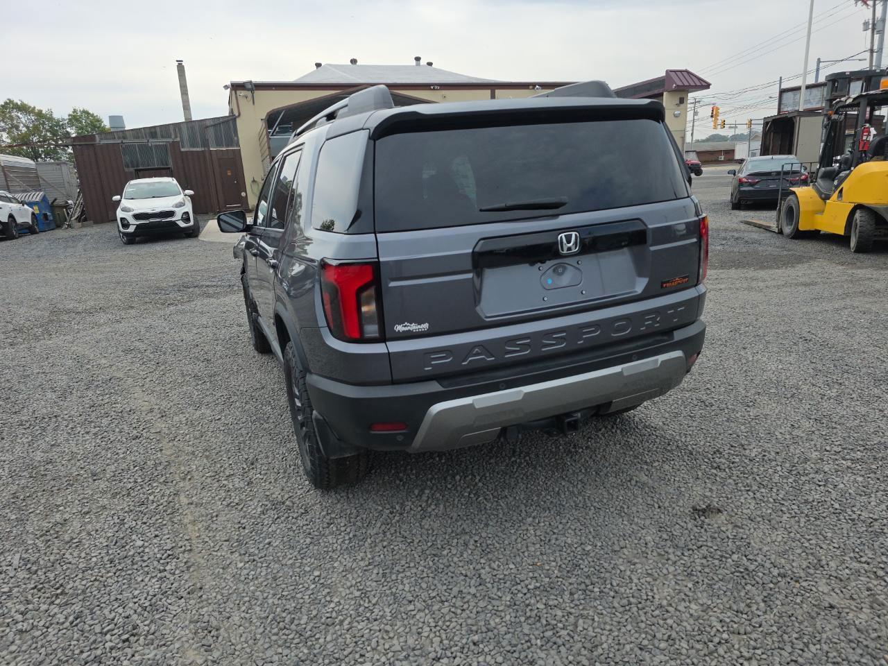 2026 Honda Passport Trail Sport Серый vin: 5FNYF9H51TB010726