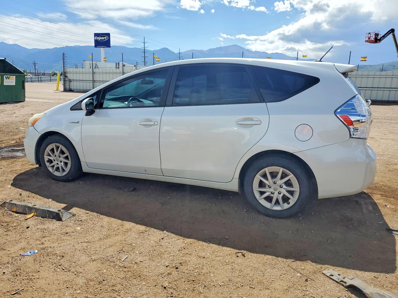 2014 Toyota Prius V Three White vin: JTDZN3EU2E3318245