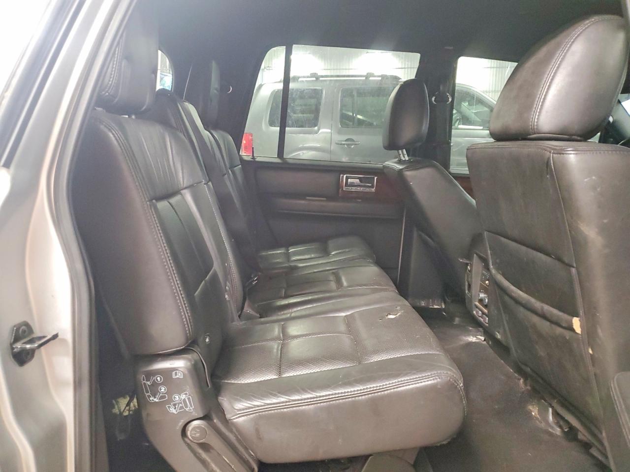 2012 Lincoln Navigator L Серебряный vin: 5LMJJ3J55CEL06382