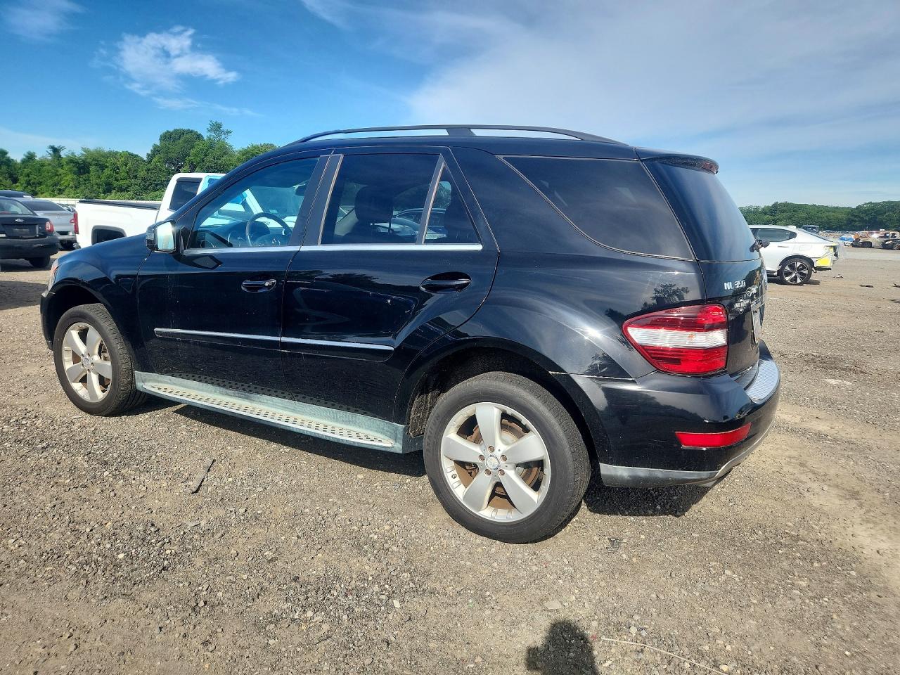 2011 Mercedes-benz Ml 350 4matic Черный vin: 4JGBB8GB1BA684526