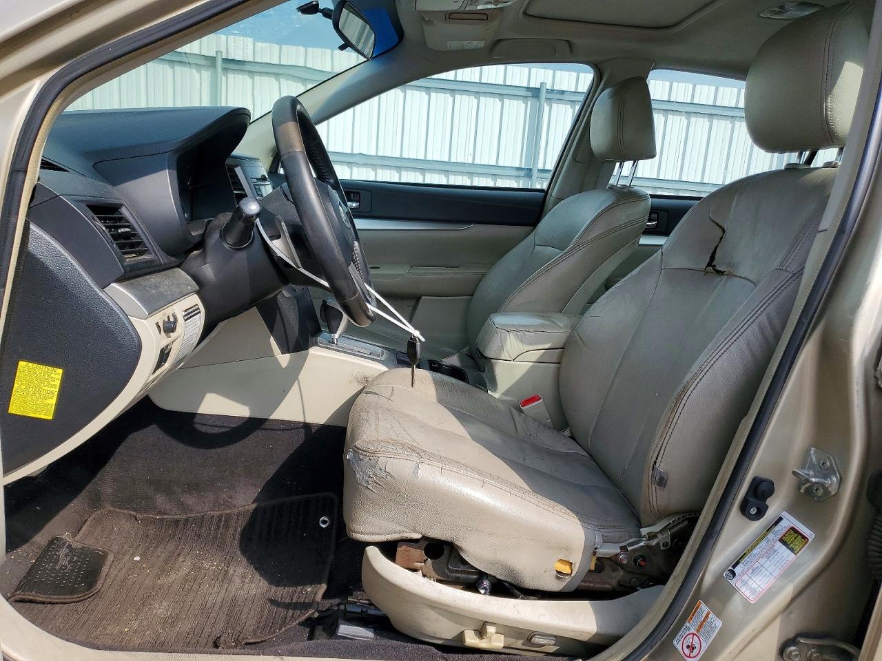 2010 Subaru Legacy 2.5i Premium Золотой vin: 4S3BMCG69A3224683