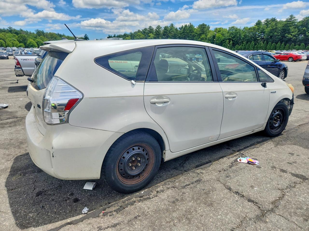 2012 Toyota Prius V Three White vin: JTDZN3EU2C3176556