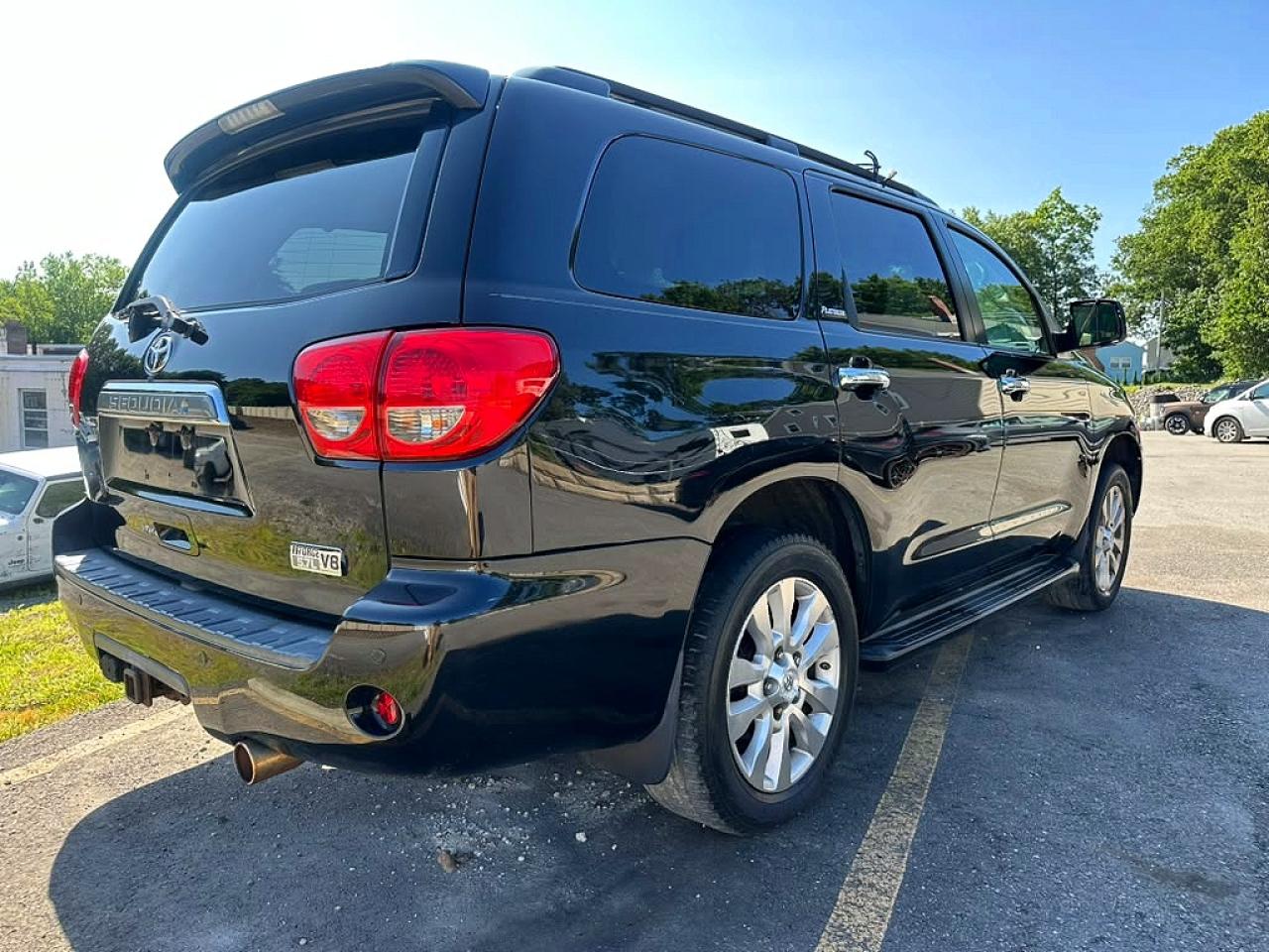 2011 Toyota Sequoia Platinum Черный vin: 5TDDY5G15BS054755