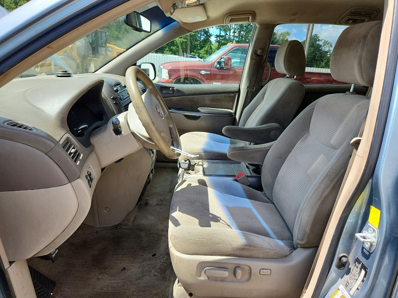 2010 Toyota Sienna Le 7-passenger Blue vin: 5TDKK4CC0AS335340