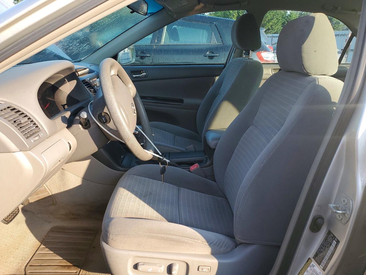 2005 Toyota Camry Le Silver vin: 4T1BE32K25U538754