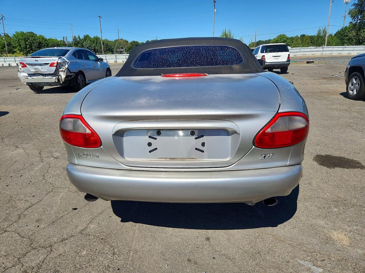 1999 Jaguar Xk8 Silver vin: SAJGX2049XC041200