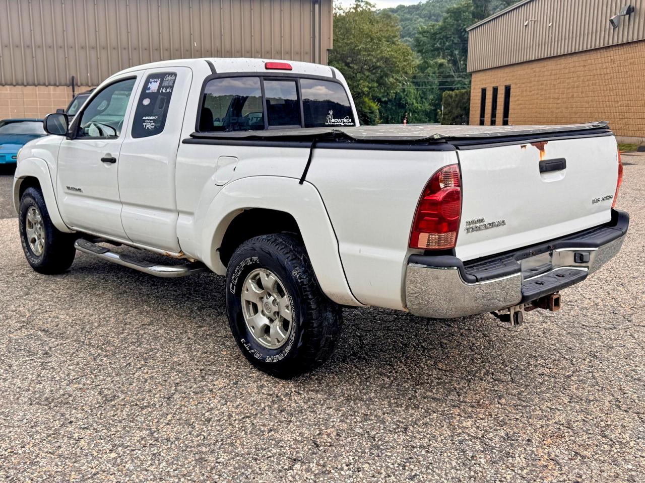 2006 Toyota Tacoma V6 White vin: 5TEUU42N86Z147570