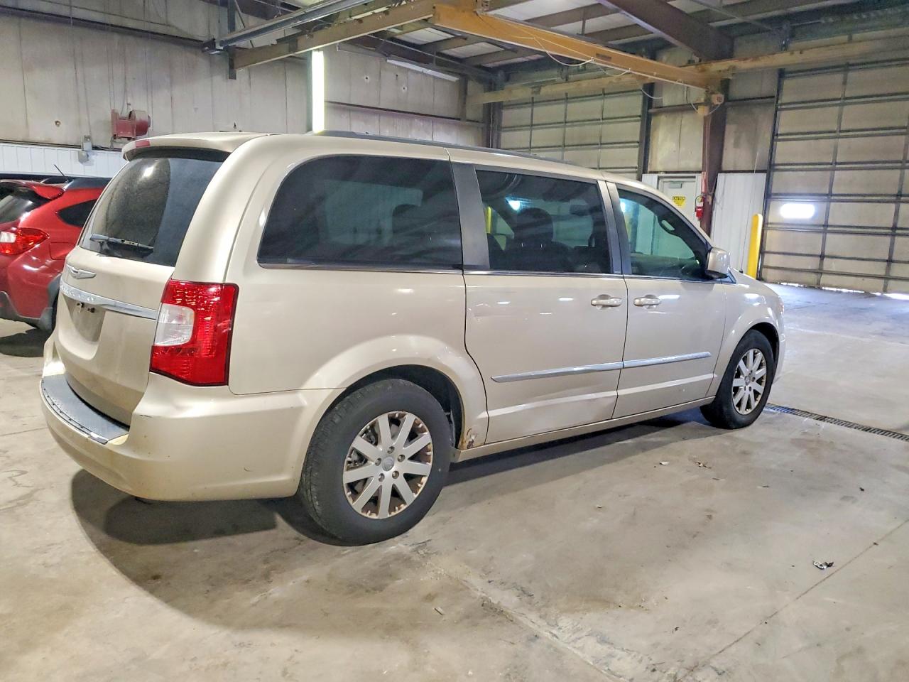 2013 Chrysler Town & Country Touring Beige vin: 2C4RC1BG4DR641565