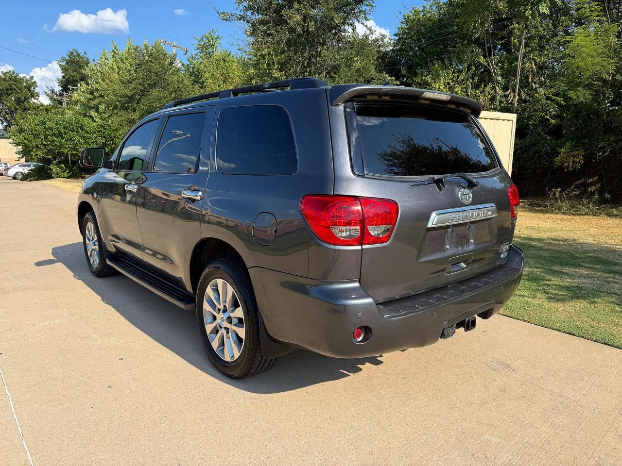 2012 Toyota Sequoia Platinum Gray vin: 5TDDW5G11CS071124