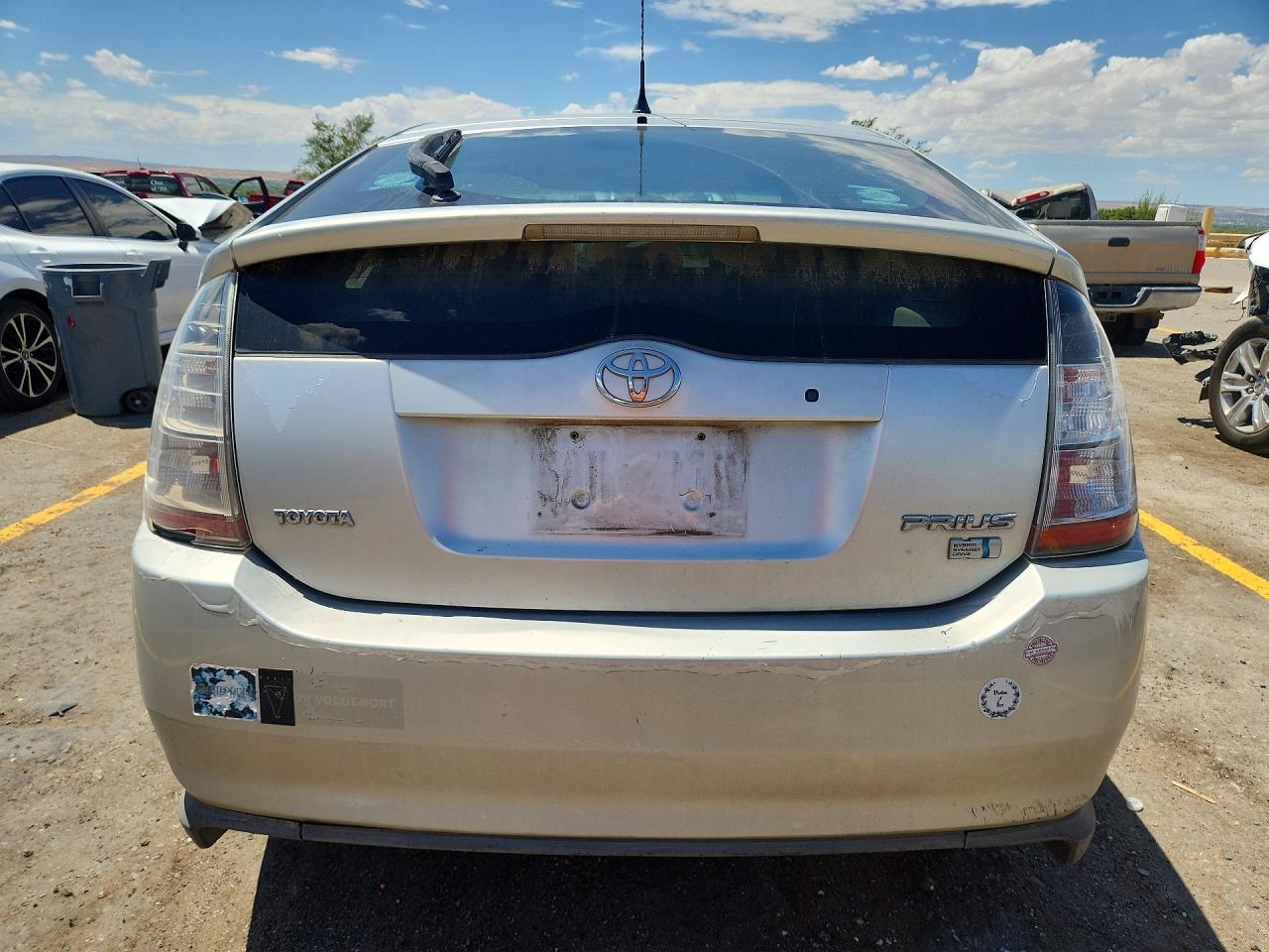 2004 Toyota Prius Base Silver vin: JTDKB20U840084205