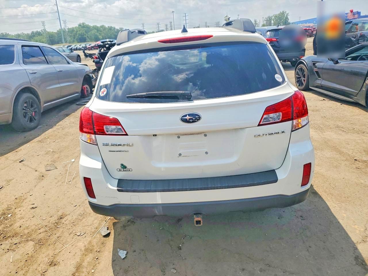 2012 Subaru Outback 2.5i Limited White vin: 4S4BRCKC5C3285977