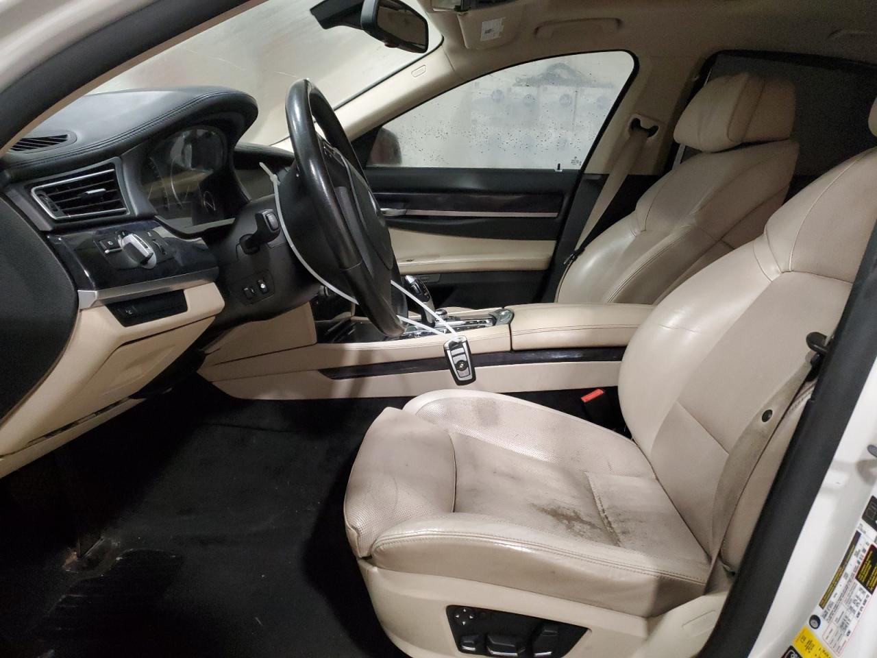2010 Bmw 750 I Xdrive White vin: WBAKC6C57ACL67811