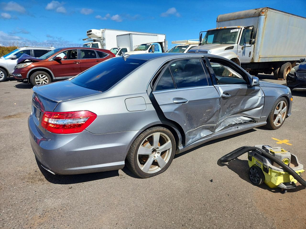 2011 Mercedes-benz E 350 Silver vin: WDDHF5GB2BA263972