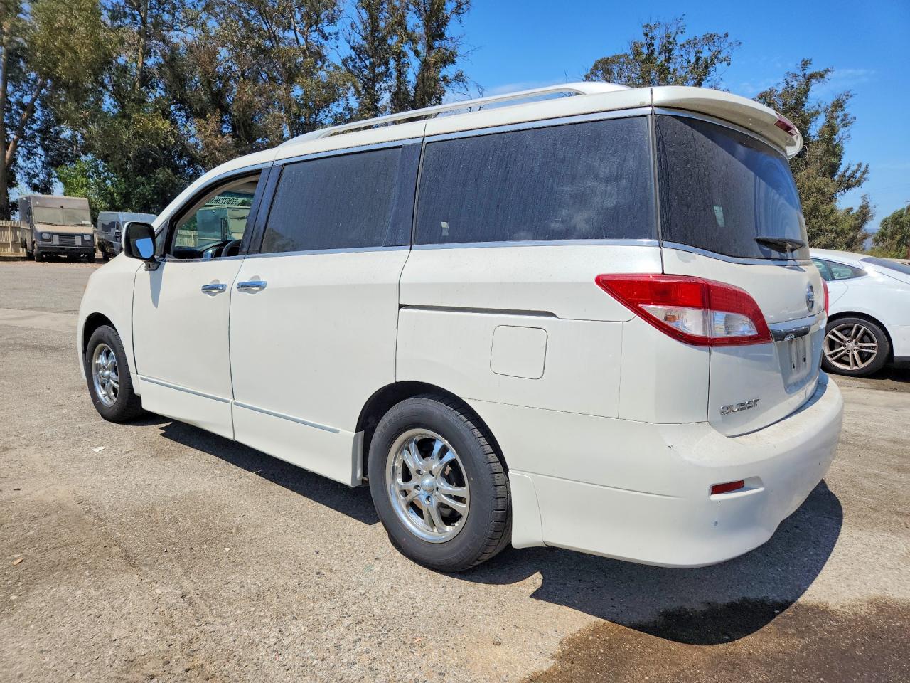 2014 Nissan Quest 3.5 Le White vin: JN8AE2KPXE9105180