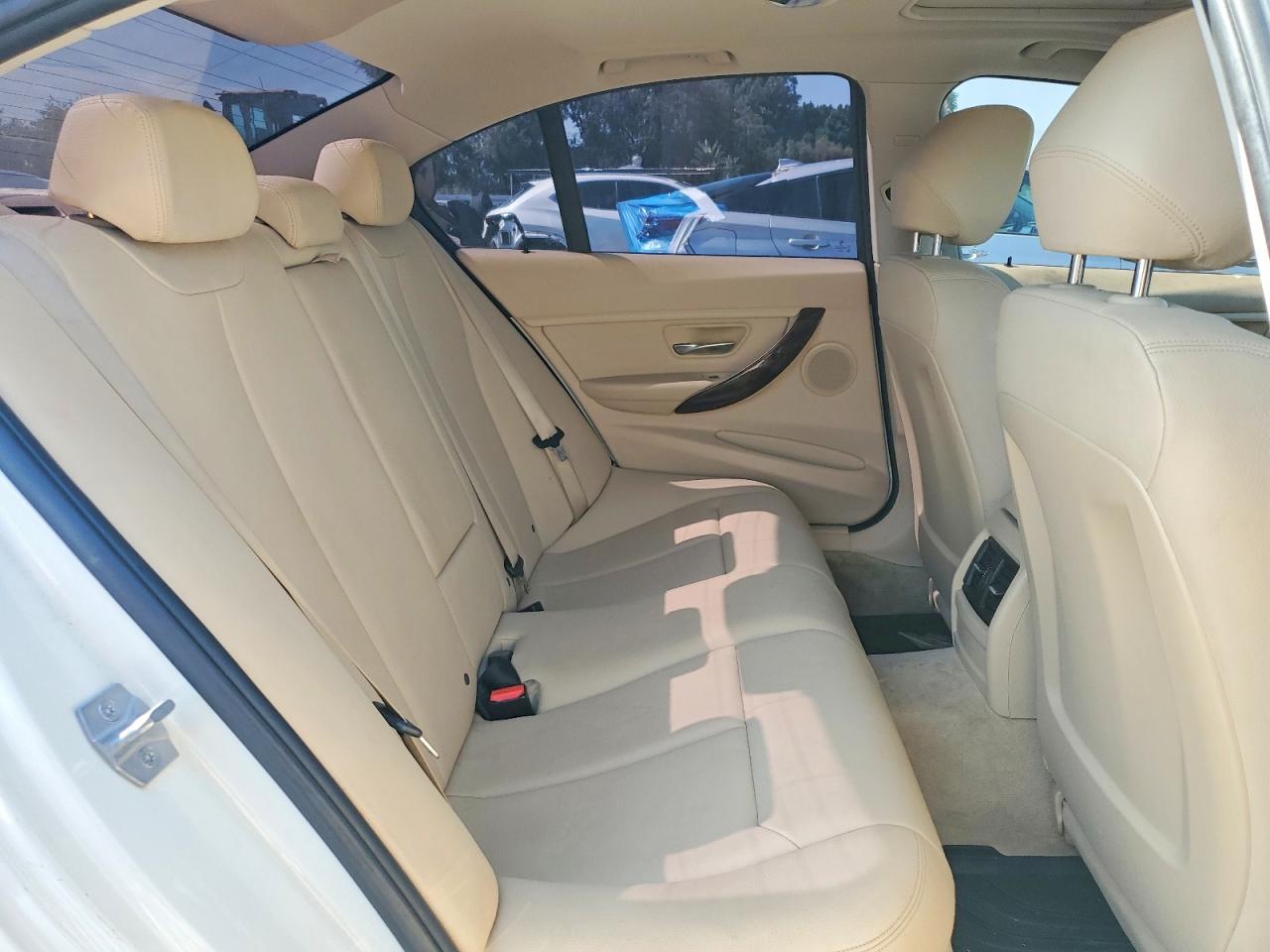 2014 Bmw 320 I Xdrive Белый vin: WBA3C3G55ENS67438