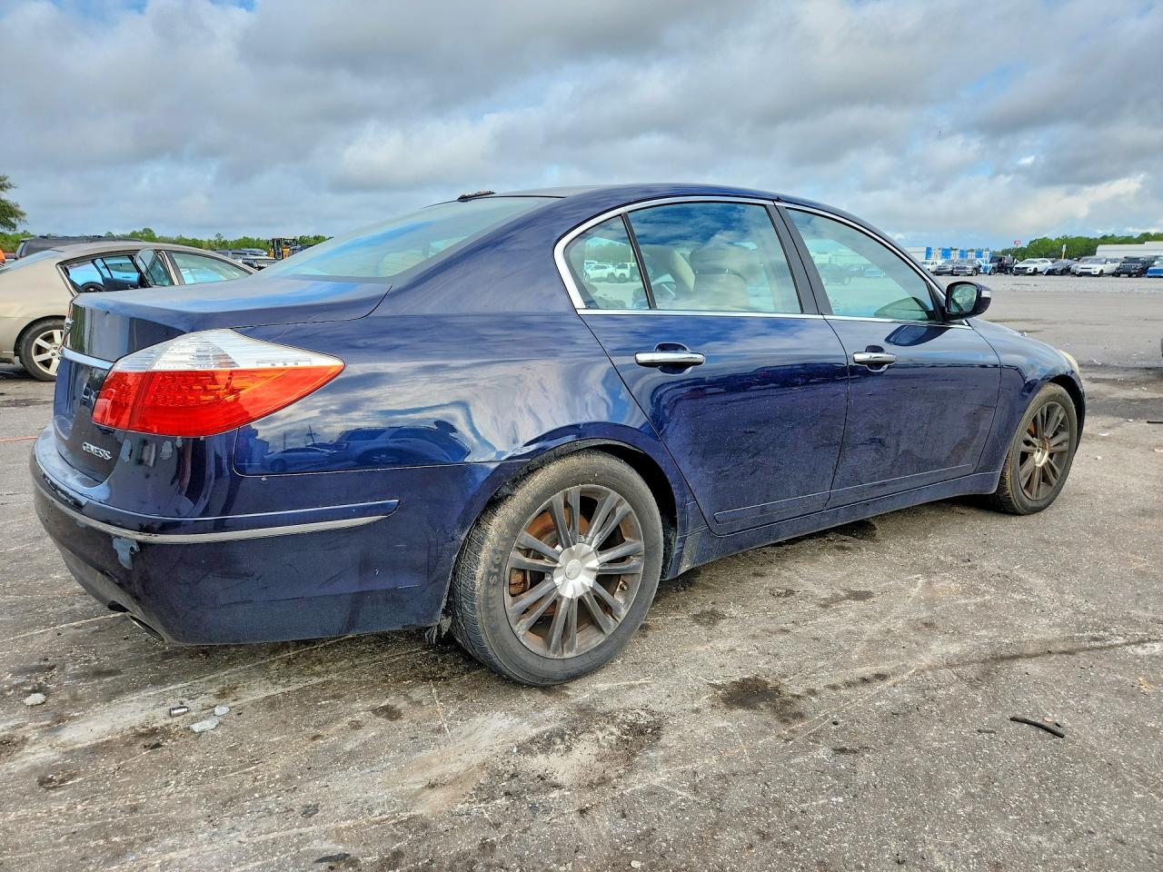 2010 Hyundai Genesis 3.8l Blue vin: KMHGC4DE8AU080060