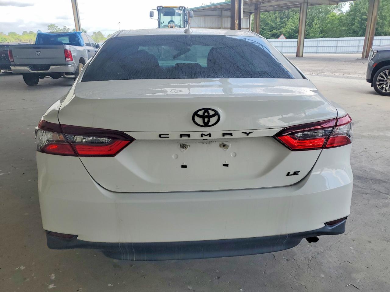 2021 Toyota Camry Le White vin: 4T1C11AK3MU514693