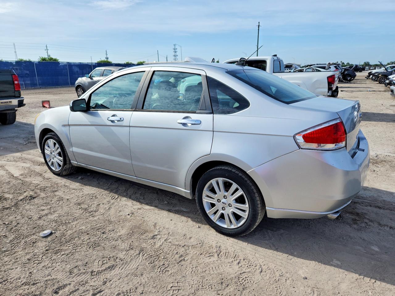 2010 Ford Focus Sel Silver vin: 1FAHP3HN5AW260933