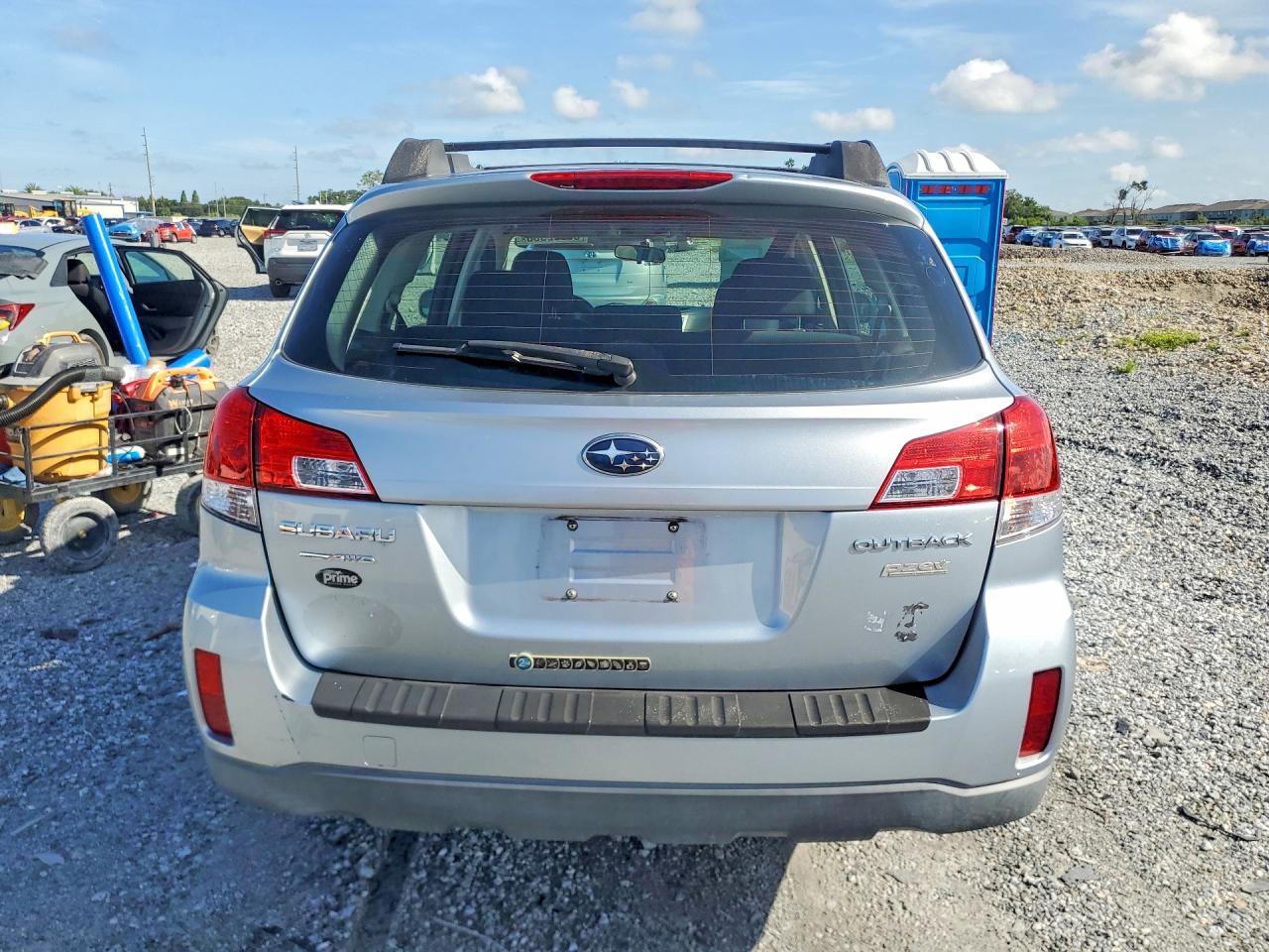 2014 Subaru Outback 2.5i Silver vin: 4S4BRBAC1E3307486