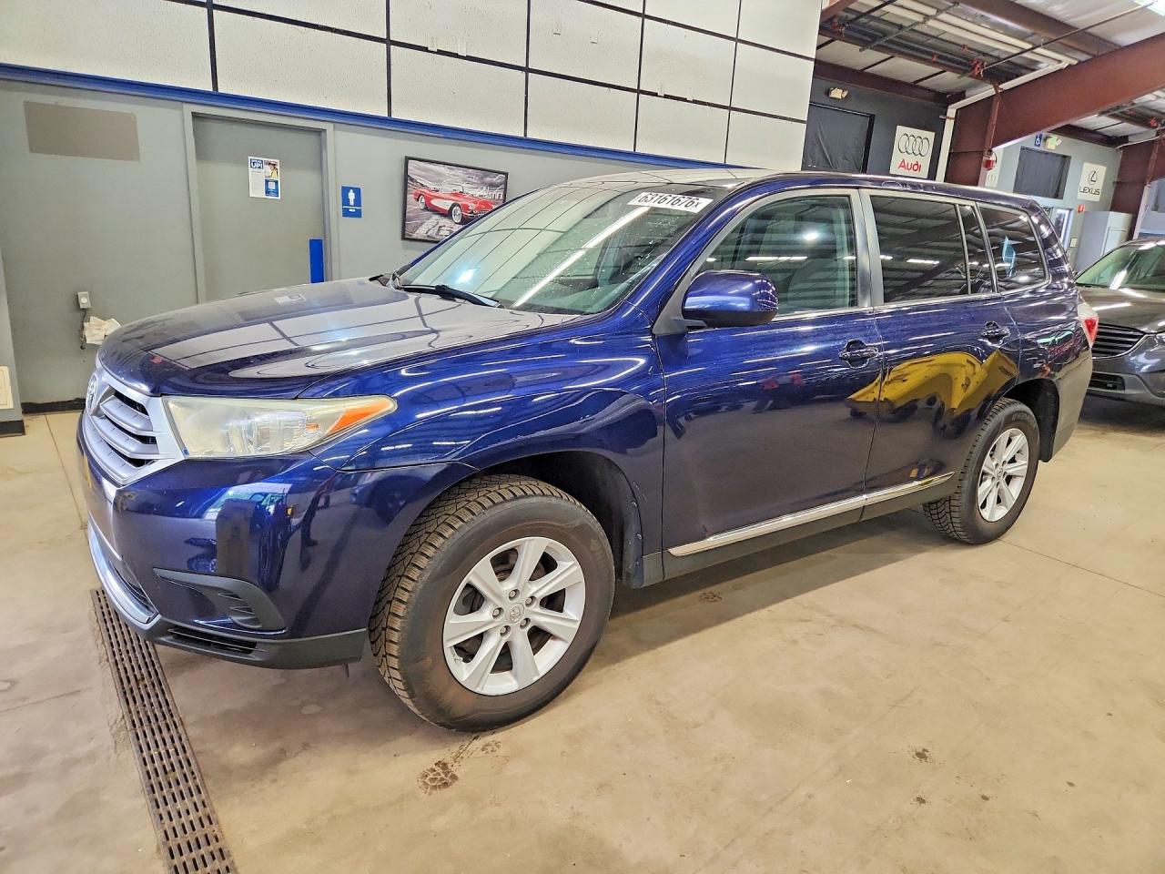 2013 Toyota Highlander Base Blue vin: 5TDBK3EH0DS215027