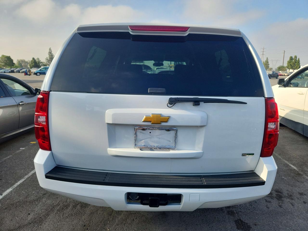 2007 Chevrolet Suburban C1500 White vin: 3GNFC16067G196649