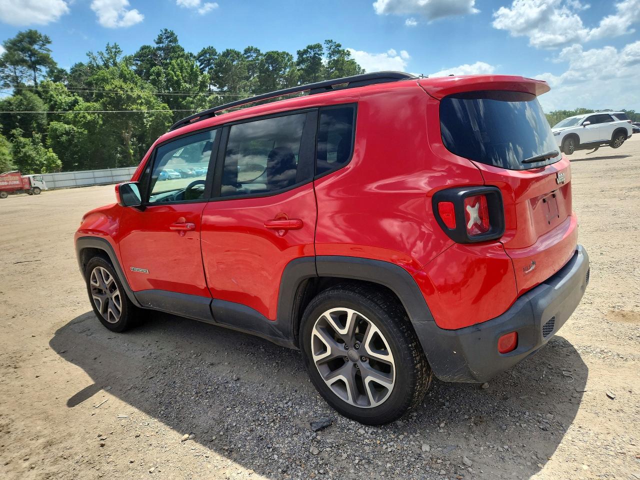 2015 Jeep Renegade Latitude Red vin: ZACCJABTXFPB27932
