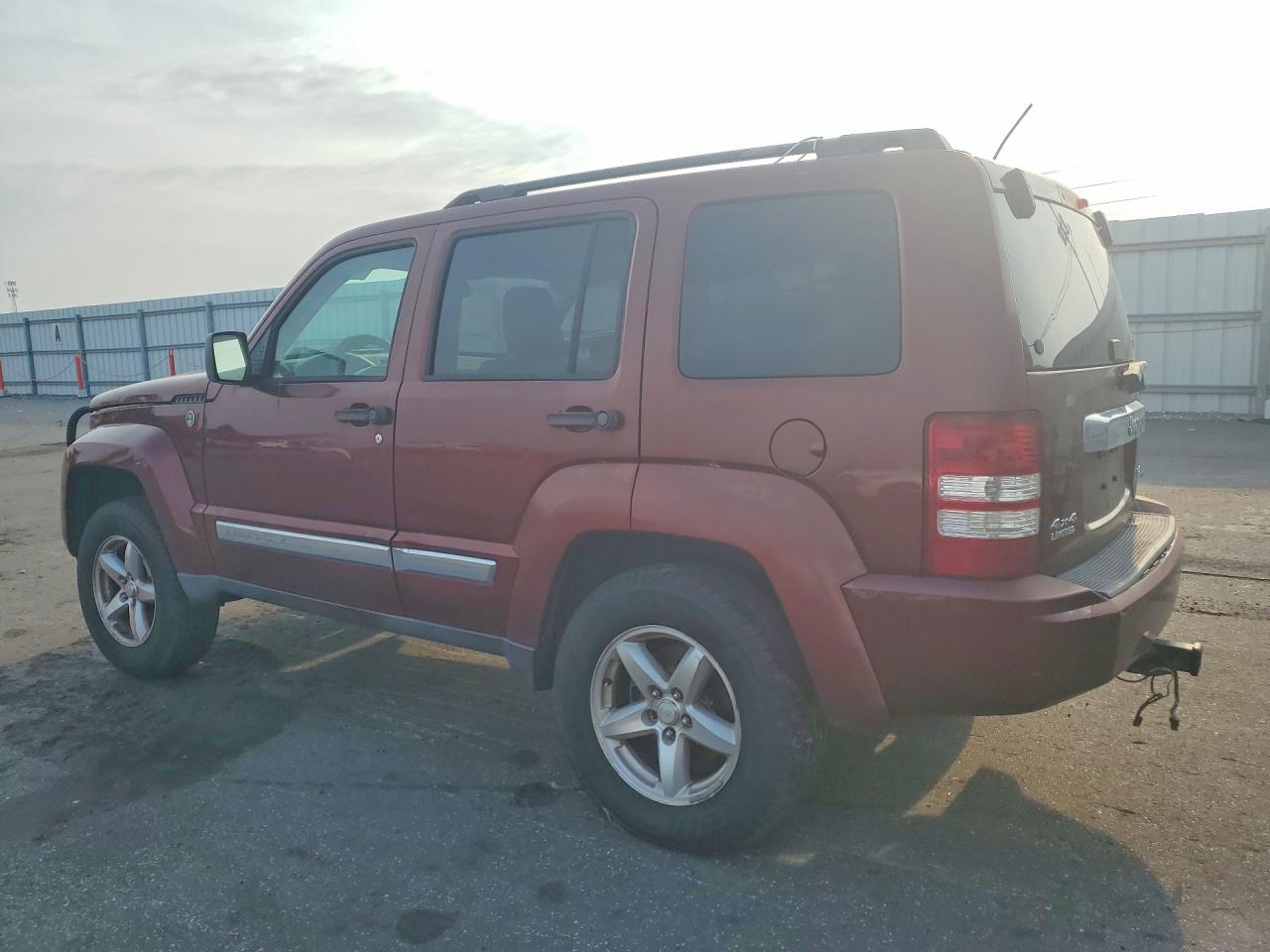 2008 Jeep Liberty Limited Burgundy vin: 1J8GN58K38W271980