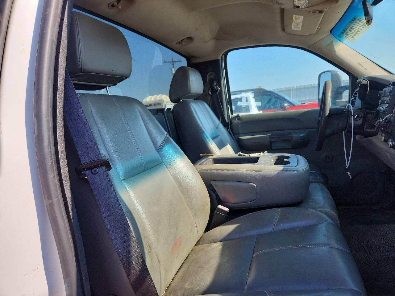 2007 Chevrolet Silverado C1500 Classic White vin: 1GCEC14X17Z632229