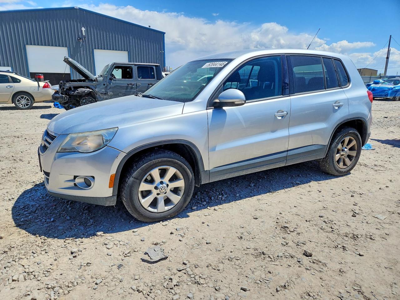 2010 Volkswagen Tiguan Se Silver vin: WVGBV7AX6AW523838