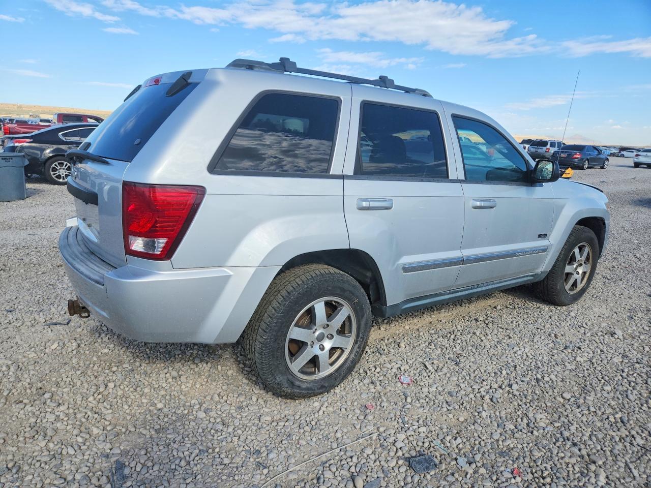 2009 Jeep Grand Cherokee Laredo Silver vin: 1J8GR48K89C549550