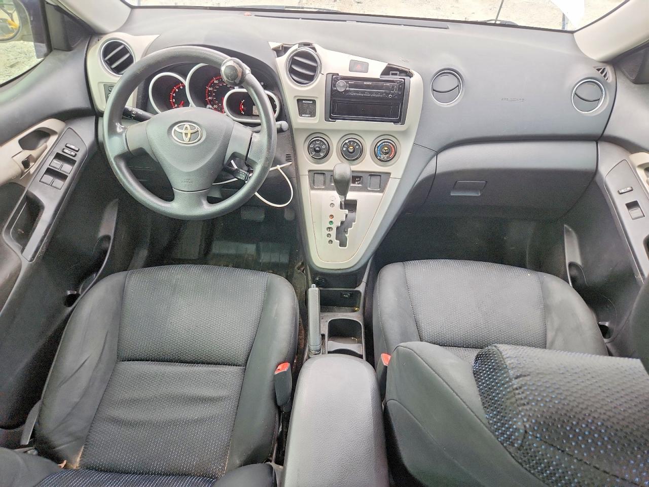 2009 Toyota Matrix Base White vin: 2T1KU40E39C046599