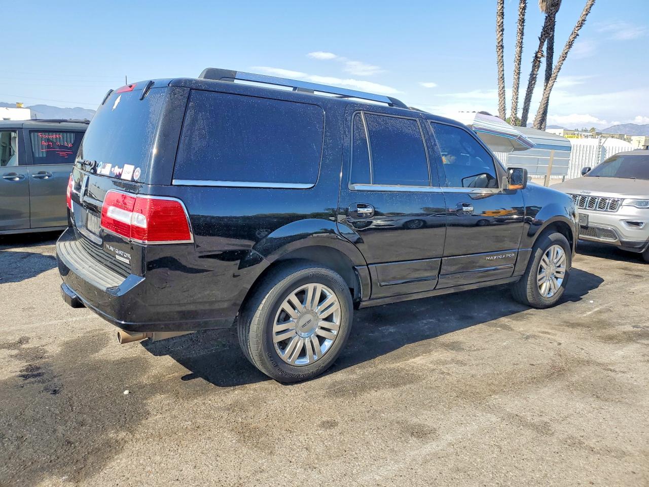 2011 Lincoln Navigator Black vin: 5LMJJ2J51BEJ09461