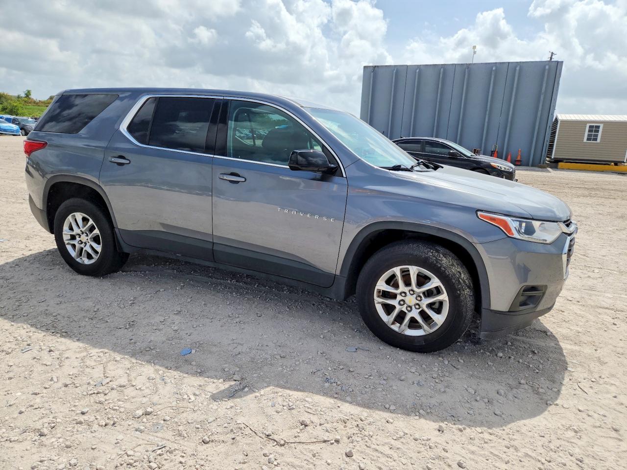 2019 Chevrolet Traverse Ls Серый vin: 1GNERFKW6KJ188298