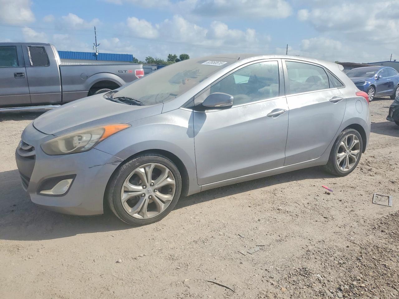 2013 Hyundai Elantra Gt Base Silver vin: KMHD35LEXDU058785