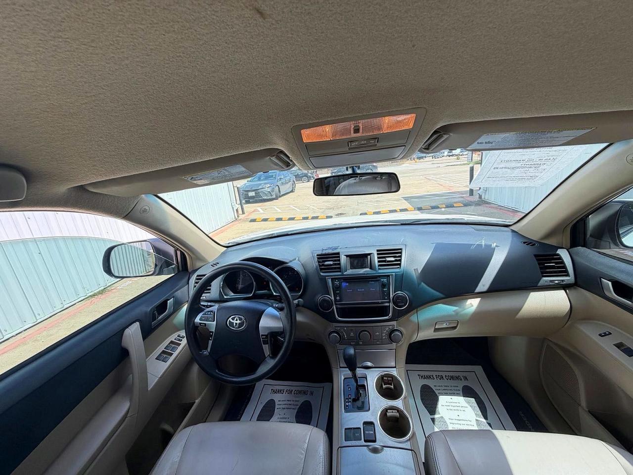 2013 Toyota Highlander Plus White vin: 5TDZK3EH0DS096099