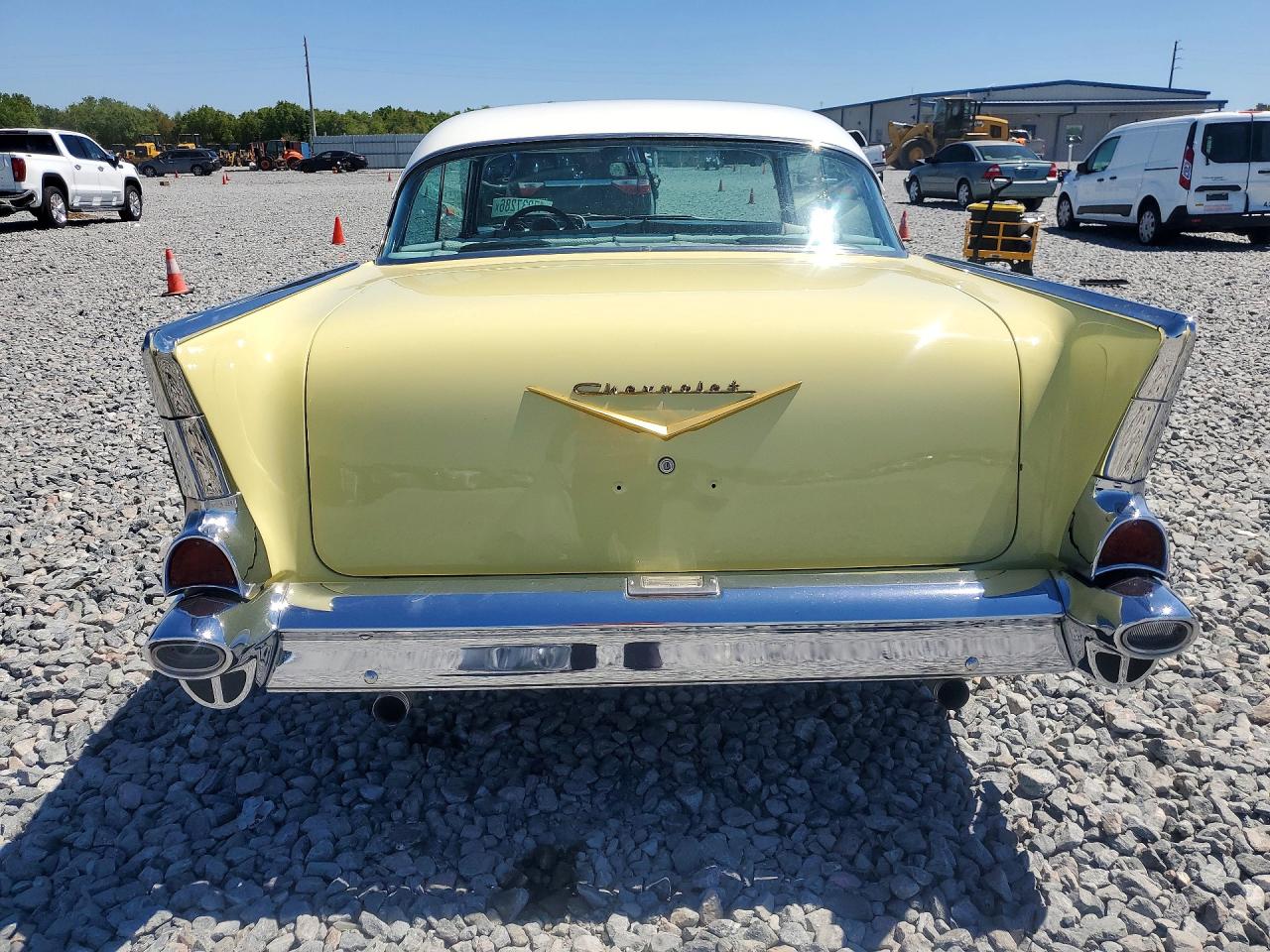1957 Chev Hardtop Yellow vin: VC570146578