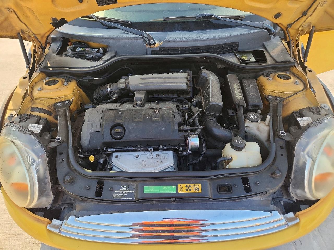 2009 Mini Cooper Yellow vin: WMWMF33509TU70997