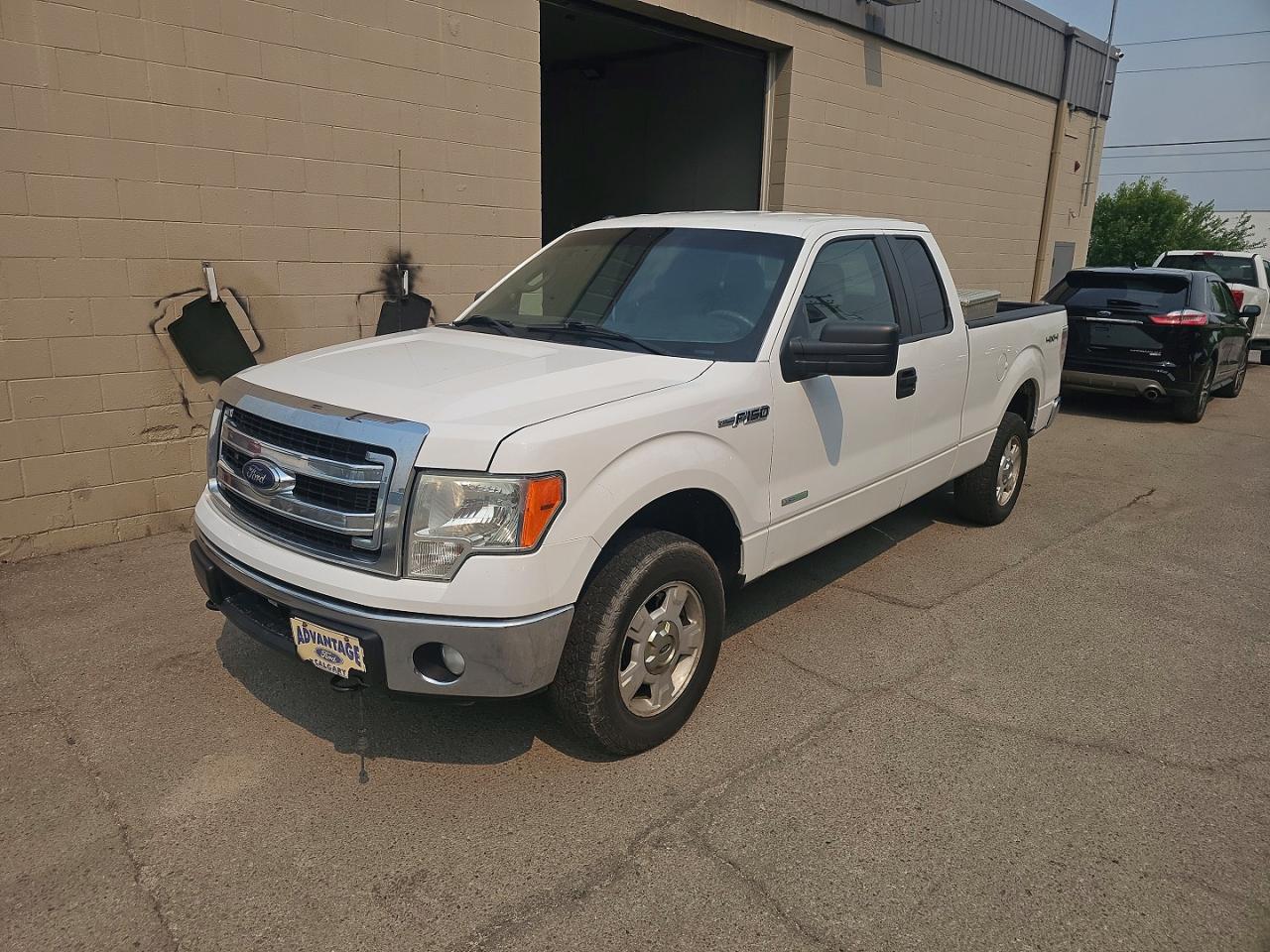 2014 Ford F150 Super Cab White vin: 1FTFX1ET1EFC44369
