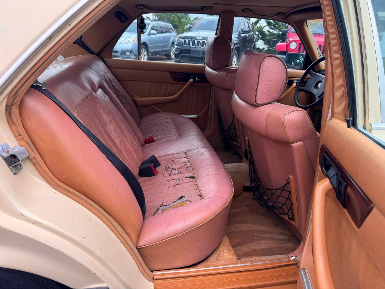 1982 Mercedes-benz 300 Sd Yellow vin: WDBCB20A3CB02476