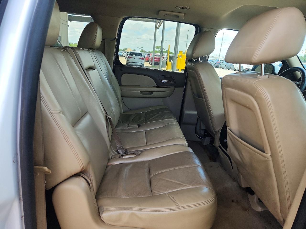 2012 Chevrolet Suburban C1500 Lt White vin: 1GNSCJE04CR202300