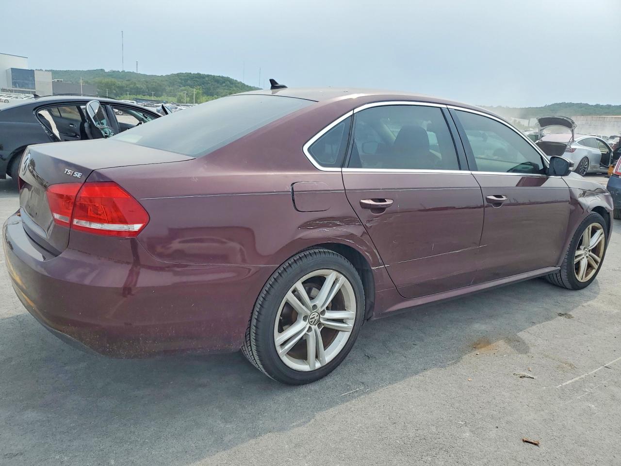 2014 Volkswagen Passat Se Maroon vin: 1VWBS7A37EC042799