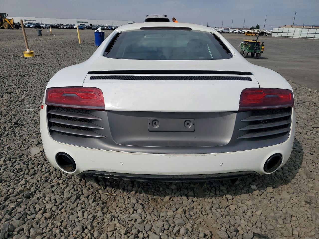 2015 Audi R8 5.2 Plus Quattro White vin: WUAKNAFG7F7001816