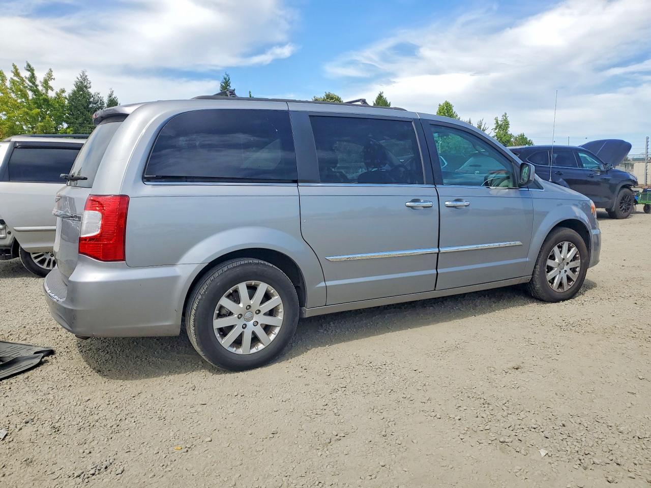 2015 Chrysler Town & Country Touring Silver vin: 2C4RC1BG2FR617560