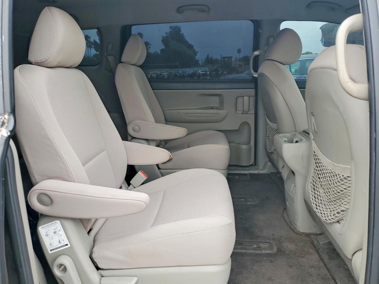 2015 Kia Sedona Lx Gray vin: KNDMB5C16F6027996