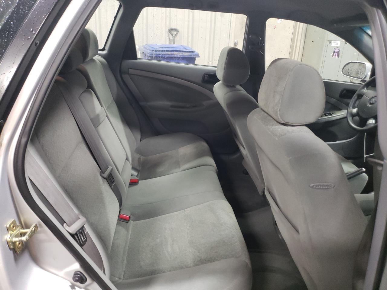 2005 Suzuki Forenza S Silver vin: KL5JD86ZX5K084620