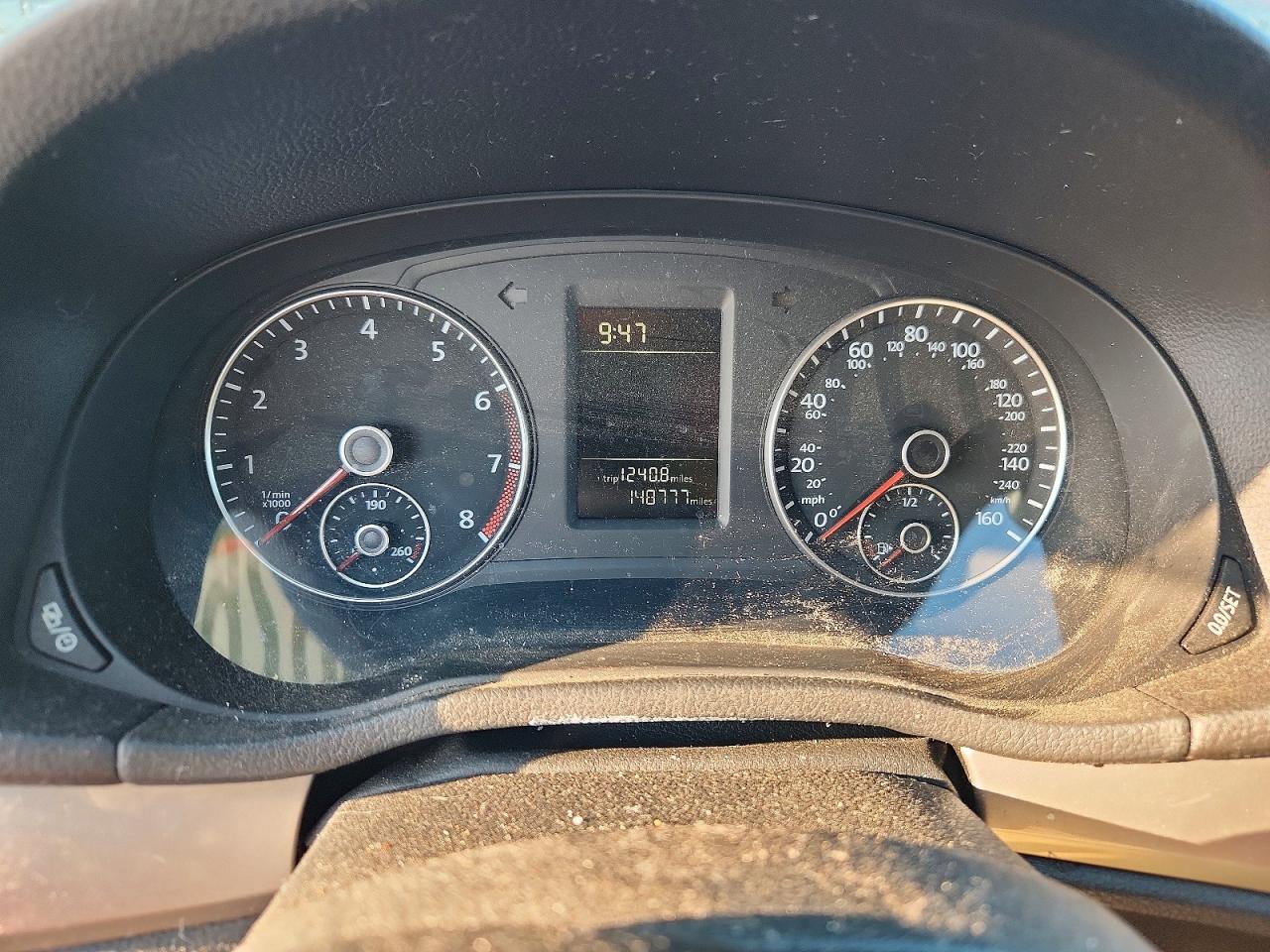 2015 Volkswagen Passat S Серебряный vin: 1VWAS7A35FC120140