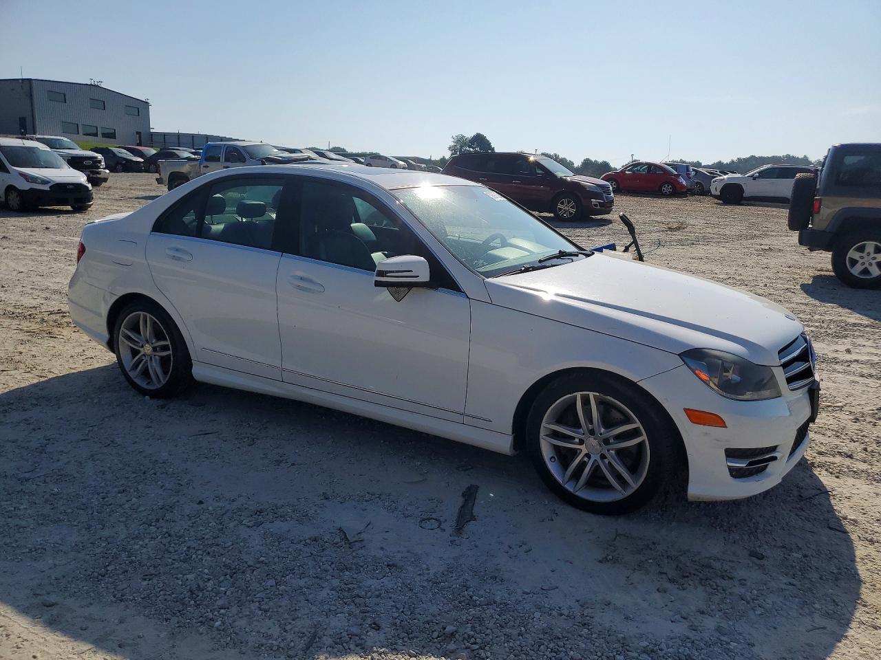 2014 Mercedes-benz C 300 4matic White vin: WDDGF8AB8ER319506