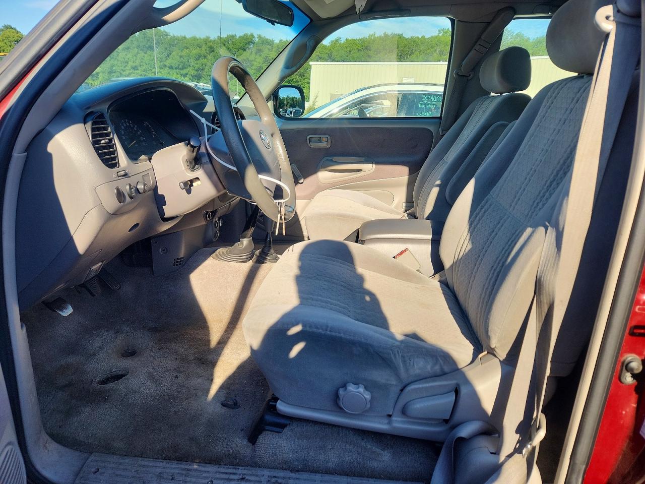 2004 Toyota Tundra Sr5 Red vin: 5TBBN44174S434402