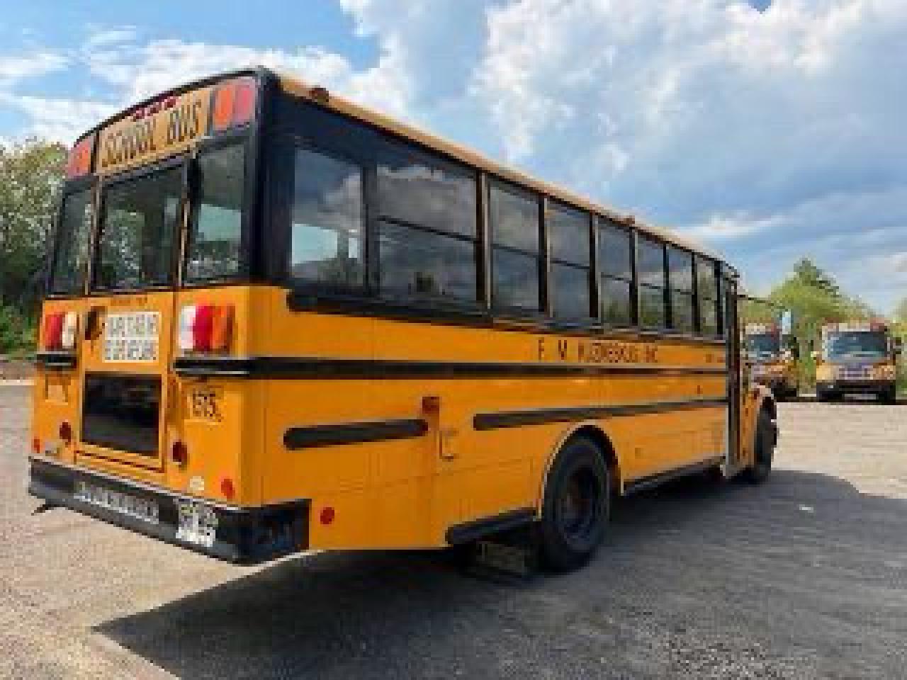2015 Freightliner Chassis B2b Yellow vin: 4uzabpdu9fcgl9813