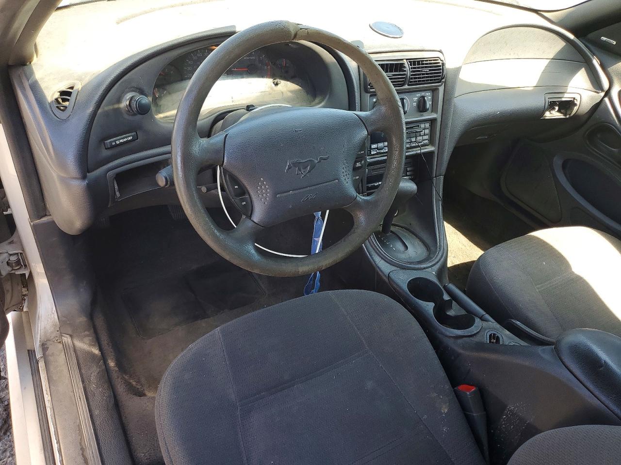 2000 Ford Mustang Серебряный vin: 1FAFP4043YF315308